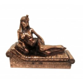 Статуэтка Нефертити на диване покрытая медью, 15см (ФА-пф-38)